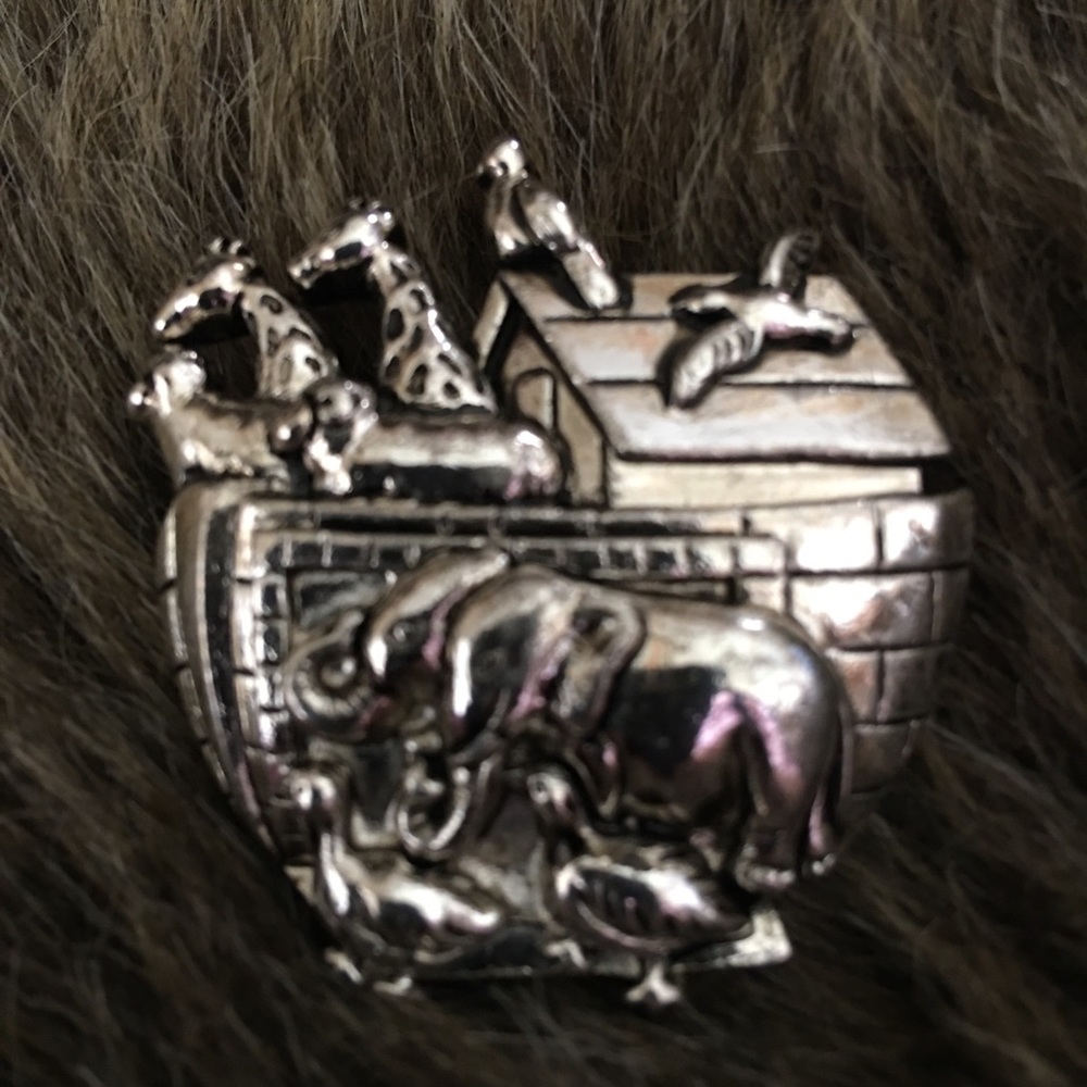 Vintage silver tone Noah’s ark pin brooch pendant